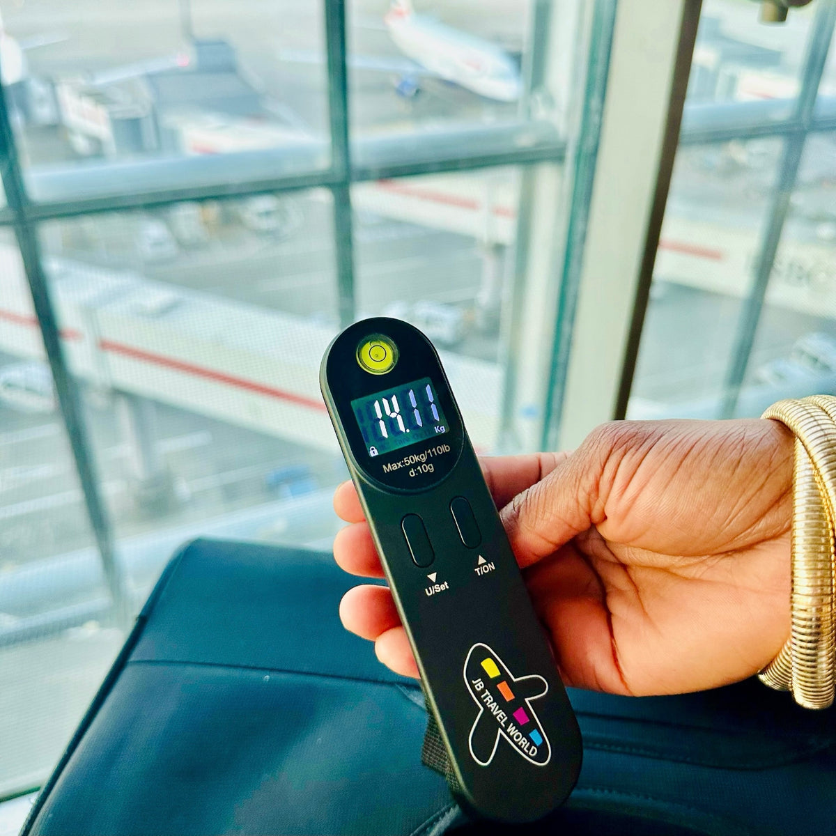 Portable Digital Luggage Scale displaying weight with clear, easy-to-read screen.